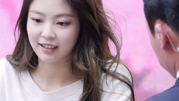 Jennie so cute