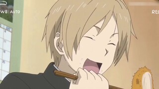 [ Natsume's Book of Friends ] The cat teacher dressed as Natsume is very satisfied with the meal