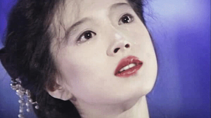 [Sự cố màn vàng "khét tiếng"] Anh cười, cô khóc