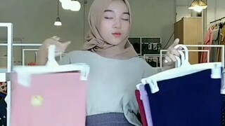 ini baru jualan🤗 yang dijual bajunya ya bukan orangnya ☺️