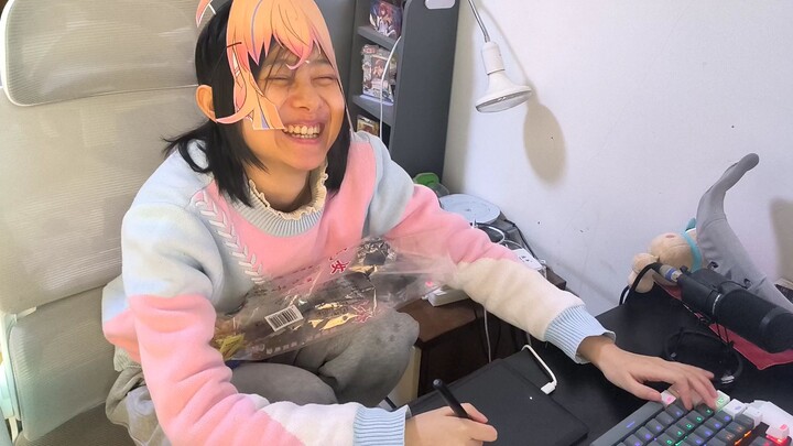我又幻想了，觉得自己的画技和热度跟米山舞一样，坐在电脑前享受万人敬仰，天天被夸太太你画的好米，我要永远追随你，嘴里吃的山珍海味，不干活也有赚不完的米。