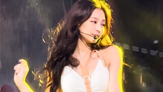 JENNIE mengambil gambar langsung dari How You Like That 230703 Hyde Park Music Festival Paint it Bla