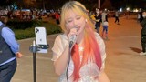 Brengsek! Gadis itu menyanyikan lagu "Cardcaptor Sakura" dan segel jalanan pun terangkat!