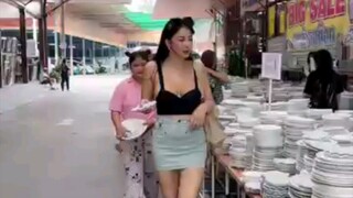 ke pasar make baju seksi siapa takut