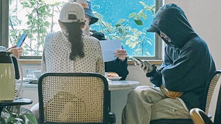 YG's new girl group PHARITA was spotted having dinner with Lisa and her mother last week