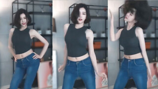 Nona Yi Suwan 180628-BJ -- Dance dengan lagu LAYSHA