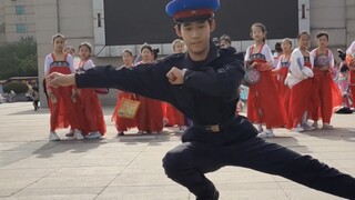 Ketika anak-anak lelah menari, saya akan menarikan kick dance untuk mereka