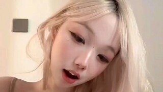 "Dia Hanya Berjalan... Tapi Kenapa Semua Mata Tertuju Padanya? 😍🔥"