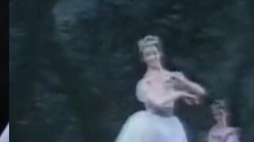 [Ballet][On how different the texture of the same movement can be] The difference between flying and
