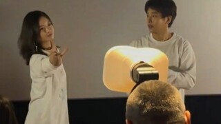 原来李庚希跳舞这么厉害，不愧是有十年舞蹈功底的人，会倒立，会街舞，会翻跟头，彭昱畅也确实有在跳哈哈哈哈哈哈，电影我们一起摇太阳路演现场