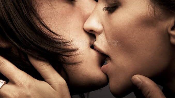 Hot English Lesbians Kissing and Bed Scene in HD !! 💋🥵