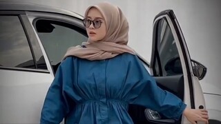 Model haluu 😂😂😂Cinta terlarang karena si lelaki orang miskin 😂😂