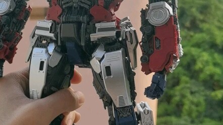 Saint Sky Optimus Prime, who said the combination is good, mine is so tight, my hands hurt so much