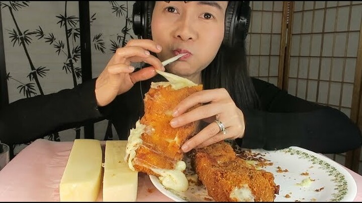 ASMR Eating Cheese Corn Dog, ĂN PHÔ MAI QUE CHIÊN GIÒN.