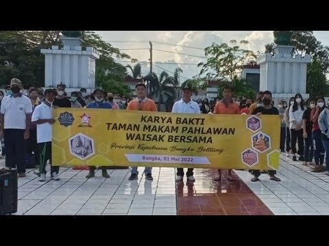 Sambut WAISAK, Umat Buddha Bangka Kerja Bakti di TMP Padma Satria Sungailiat