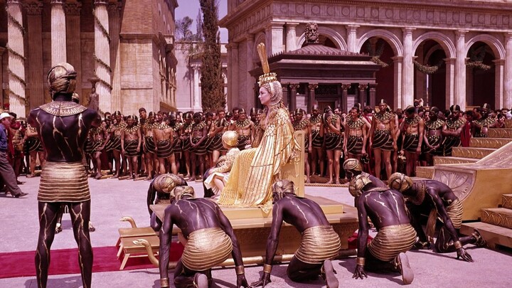 Đạo diễn hoang đàng: Cleopatra vượt kinh phí gấp 10 lần, Vương Gia Vệ lấy cảm hứng từ siêu sao nổi t