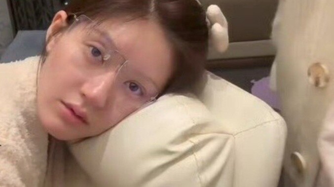 Zhao Lusi's recovery process is public, netizens criticize: Are you treating trending searches as a 