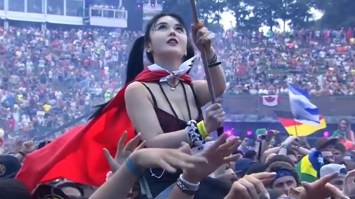 [Music]Chinese fans sing <Faded> together at Electronic Music Festival