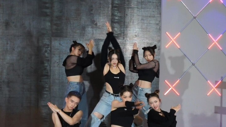 What level of talent dares to dance Leejung's choreography to the entire 2ne1 mash up song on a road