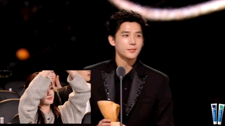 Tencent Starlight Awards Wang Anyu won the award with Zhao Lusi’s reaction in the second half of the