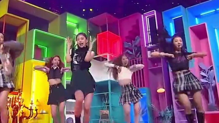 Ulasan lengkap lagu hit terbesar girl grup: “DALLA DALLA” ITZY