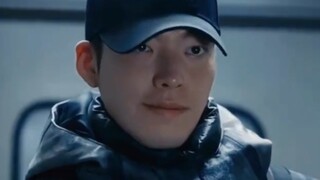 Kim Woo Bin sangat tampan, bukan?