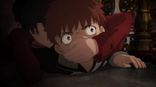 Just hold me like this, or I will chop off the golden elbow.
