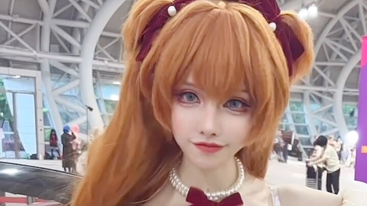 Cái gì, bạn cũng gặp Asuka ở Comic Con à? ? ? ?