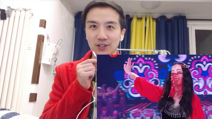 ดิลราบาเล่นมือกลองและร้องเพลงในคอนเสิร์ตส่งท้ายปีเก่าของ Dragon TV ใส่หน้ากากกับกระโปรงสีแดงมาดูกันเ