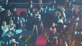 What are Jisoo & Lisa's reaction to Jennie's solo performance?
