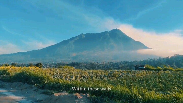 Motovlog Merbabu, Merapi