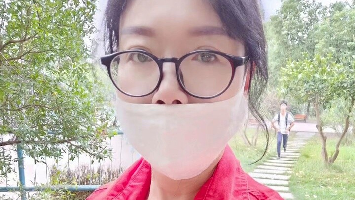 Ibu pekerja sanitasi berusia 47 tahun berubah menjadi pelanggan berbulu
