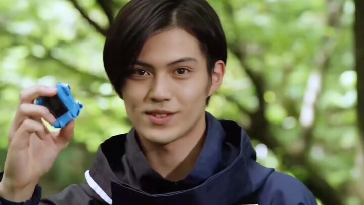 Rubah ekstrim ganteng atau ganteng luar biasa😎 #Kamen Rider Extreme Fox #