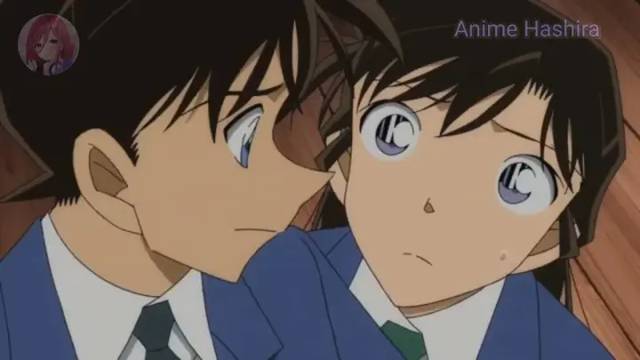 Shinichi and Ran standing really close to each other