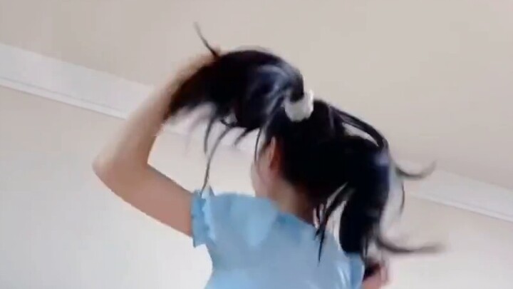 Totally crazy! I'm obsessed with you! I danced T-ara's classic dance on the dance machine. So crazy