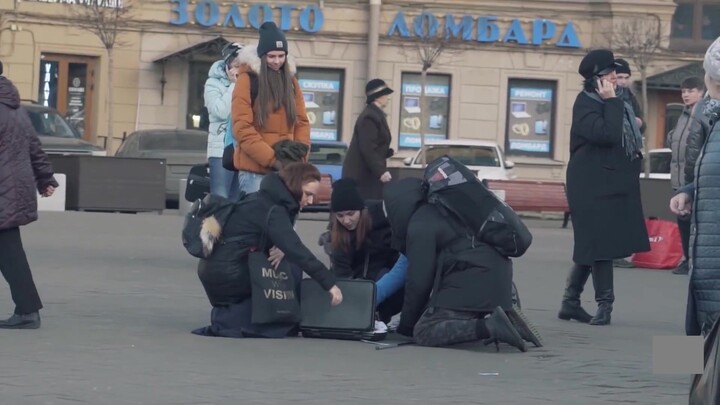 Russian Social Experiment. What Will People Do Unpon Robbery?