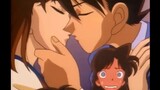 Shinichi hôn một người con gái khác ko phải Ran