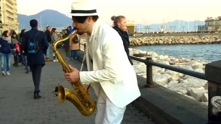 Phiên bản saxophone siêu gợi cảm của "Dance Monkey"! Daniele Vitale, bậc thầy saxophone với 200 triệ