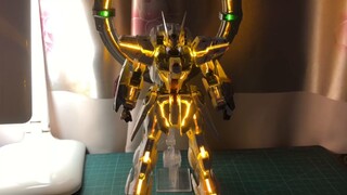 Gundam Stargazer yang Agung dengan lampu