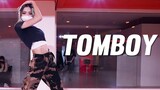“Tomboy” Destiny Rogers yang ditarikan oleh Cheshir (guru Lisa)