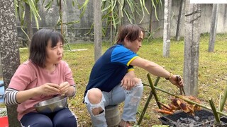 Ra vườn nướng thịt bò cuốn lá lốt, thịt gà, tôm Thái và lòng non với em trai 6