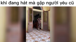 khi đang hát mà gặp người yêu cũ :) #meme