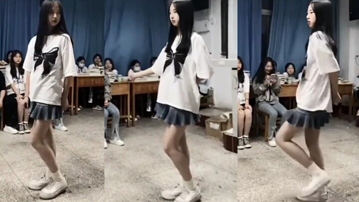 ［铃子］15岁校花，在教室跳韩舞？
