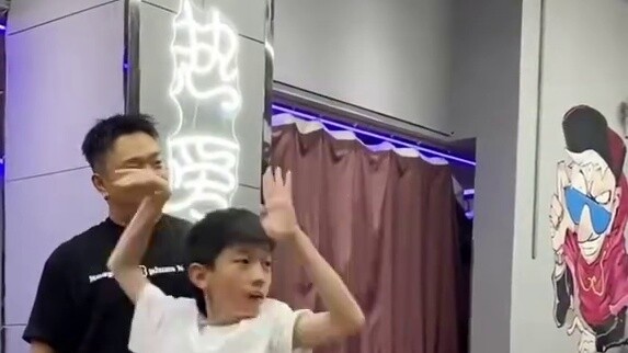 ครูสอนเต้นสตรีททีมชาติ สอนลูกศิษย์! ใจดีมากๆเลยค่ะ! -