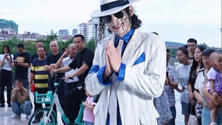 ไม่ว่าคุณจะธรรมดาแค่ไหน คุณก็ยังคงไว้อาลัยให้กับ Michael Jackson Cai Jun สุดคลาสสิก#MichaelJackson#ผ