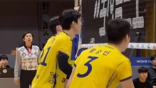 No. 3: Ah! Ah! Referee, look at him! You're driving me crazy!