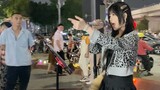 When the girl sang "Kamen Rider Decade" in the street, everyone gathered to watch! ! !