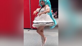 Ù má suýt té nhưng ráng hi sinh vì nghệ thuật 👻 cosplay cosplayers cosplaygirl bienhinhanime landauramat