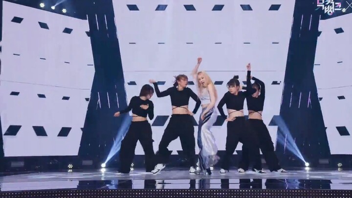 Li Caiyan's handsome posture in Music Bank