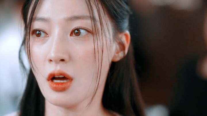 懦弱女主穿越回到十年前，知道了男友和闺蜜的背叛，华丽变身开启复仇模式，没想到男主也是穿越而来，原来男主一直默默爱着女主，这次发誓一定好好守护女主